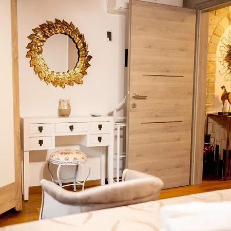 Royal Mia Apartment *