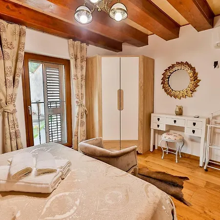 Royal Mia * Piran